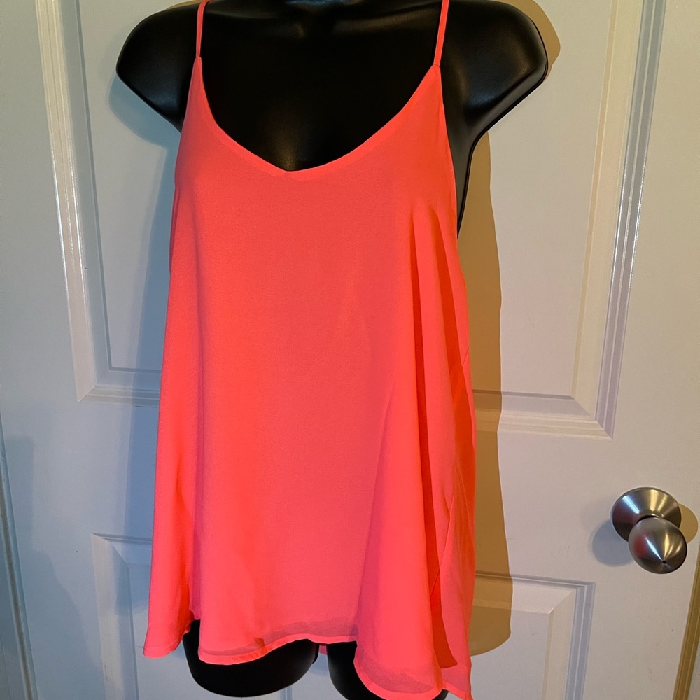 Tank with straps